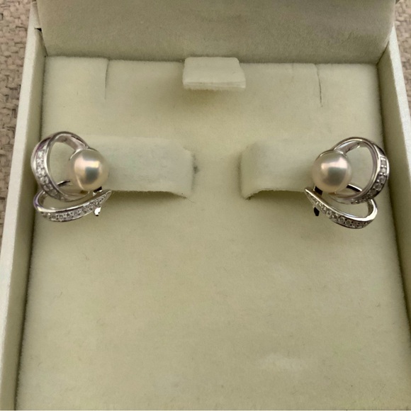 Pearl Stud Earrings Set in  Sterling Silver Freshwater White Pearl 8MM Boxed - Picture 1 of 1